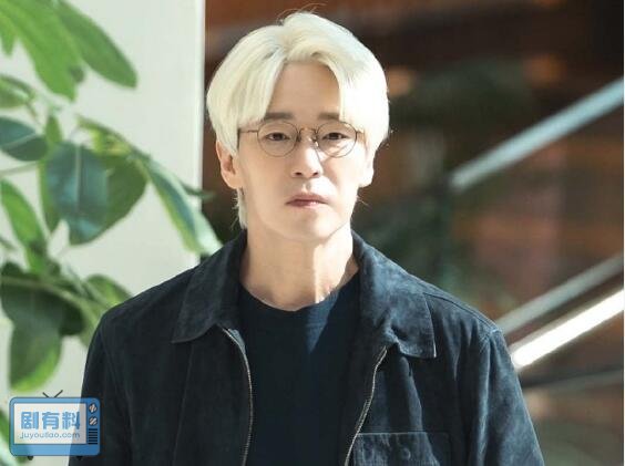 7人的逃脱马修李是养父吗