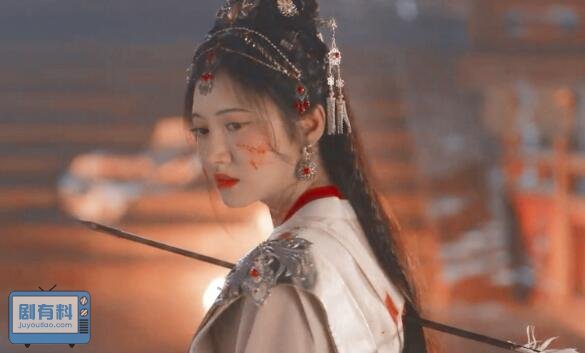 似锦女主角跟圣女什么关系